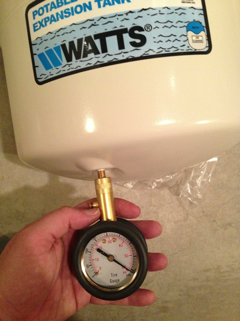 Expansion tank pressure set to match system water pressure